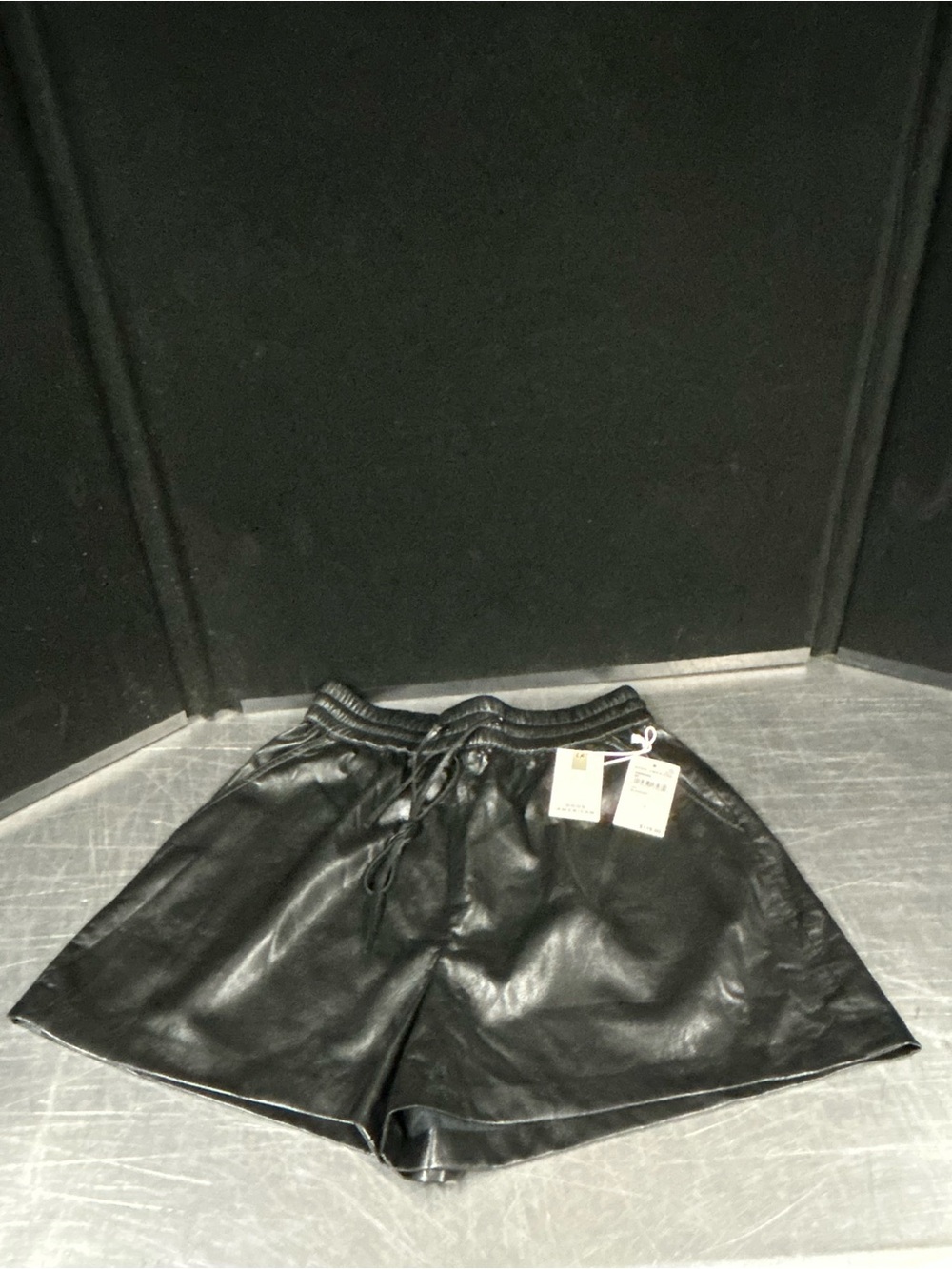 Good American Shorts Size 3 Women’s